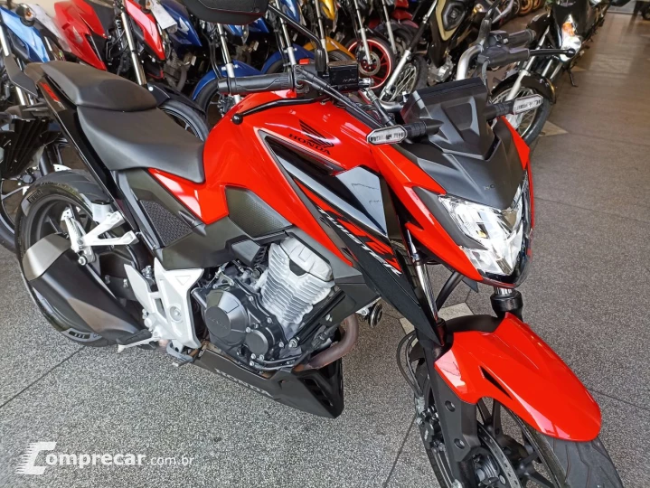 CB 300F Twister Flex