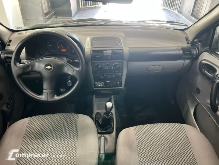 Classic Sedan 1.0 4P