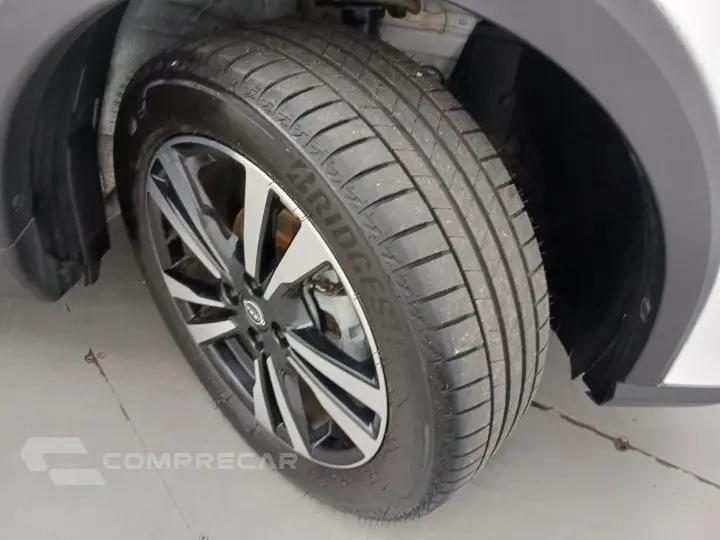 KICKS PLAY 1.6 16V FLEXSTART SENSE XTRONIC