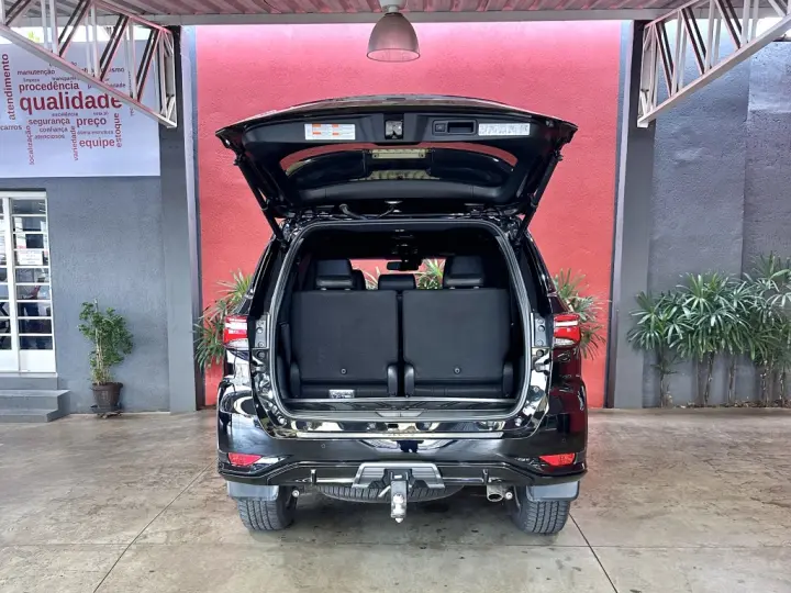 HILUX SW4 2.8 D-4D TURBO DIESEL GR-S 7L 4X4 AUTOMÁTICO