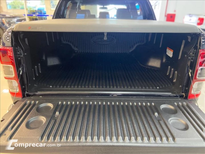 RANGER 2.2 Black 4X2 CD 16V