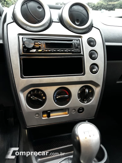 FIESTA 1.6 MPI Class Hatch 8V