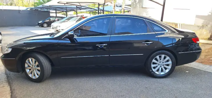 AZERA 3.3 MPFI GLS Sedan V6 24V