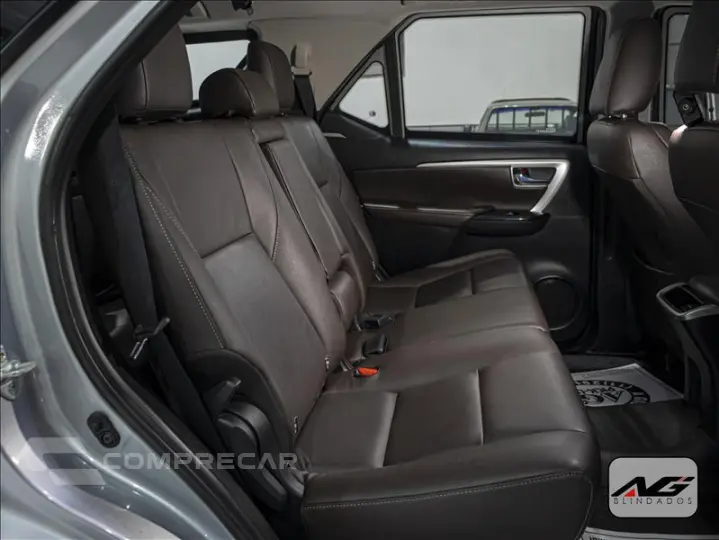 HILUX SW4 2.7 SRV 7 Lugares 4X2 16V