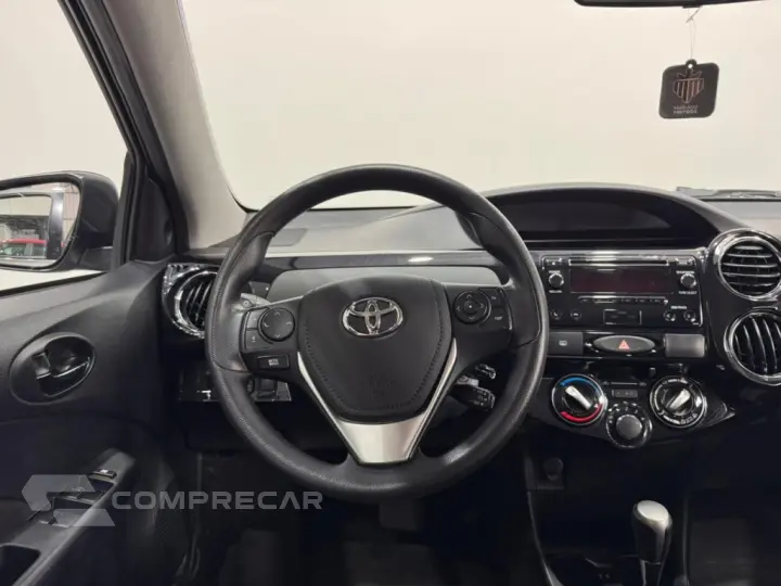 ETIOS 1.5 X PLUS SEDAN 16V FLEX 4P AUTOMÁTICO