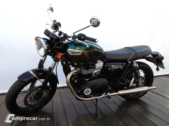 TRIUMPH BONNEVILLE T100 900
