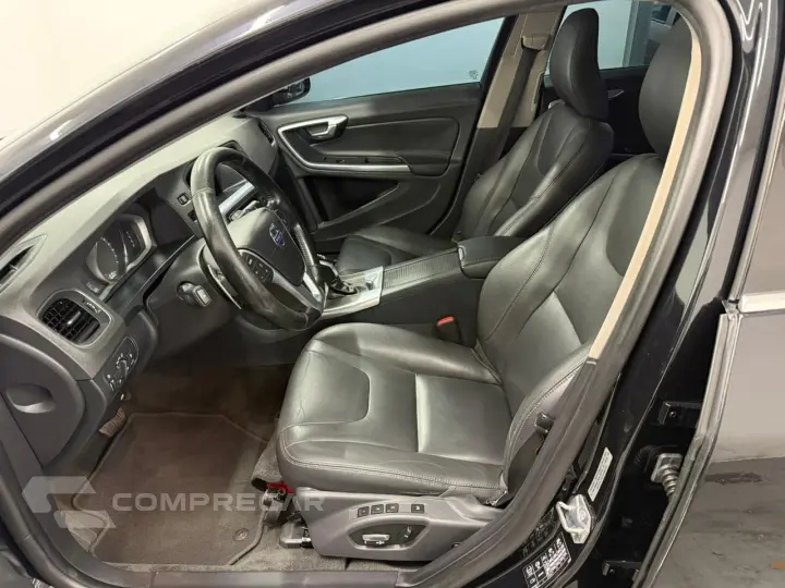 S60 T-5 MOMENTUM 2.0 245cv 4p