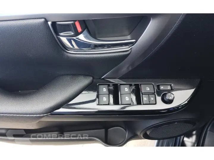 HILUX SW4 2.8 D-4D TURBO DIESEL SRX 7L 4X4 AUTOMÁTICO