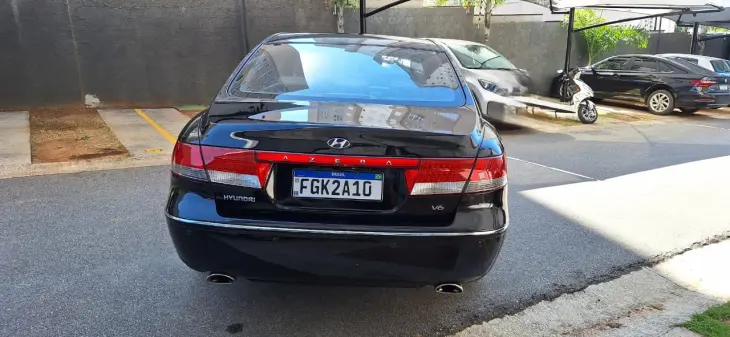 AZERA 3.3 MPFI GLS Sedan V6 24V