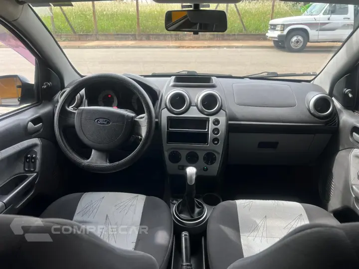 FIESTA 1.6 MPI Class Hatch 8V