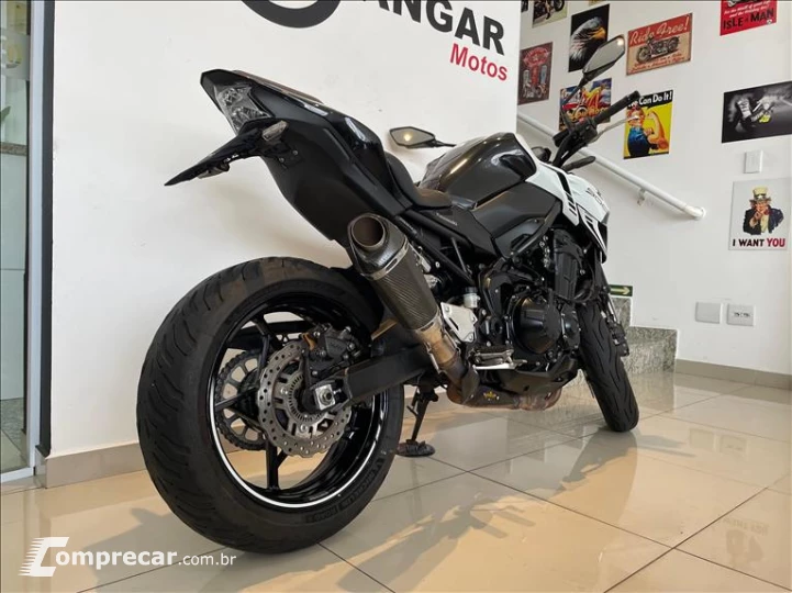 Z900