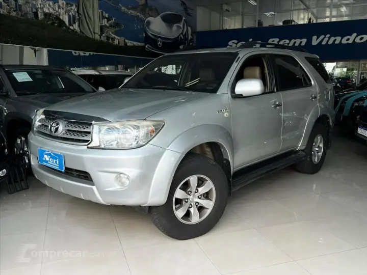 HILUX SW4 2.7 SR 4X2 7 LUGARES 16V GASOLINA 4P AU