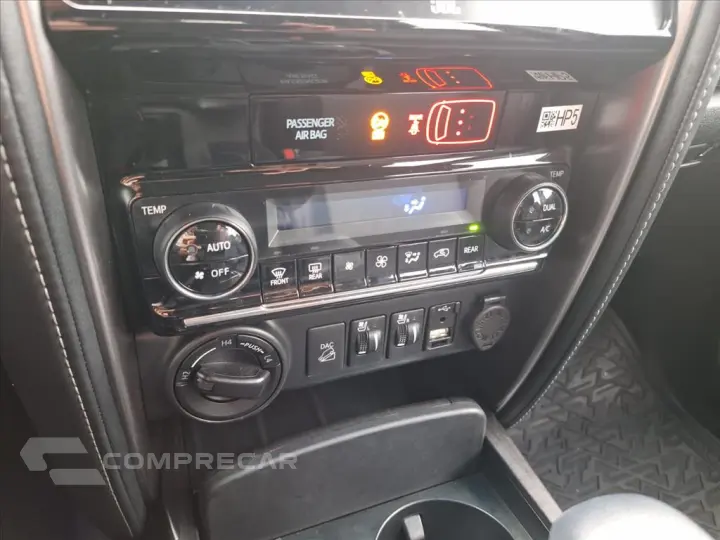 HILUX SW4 2.8 D-4D TURBO DIESEL SRX 7L 4X4 AUTOMÁ