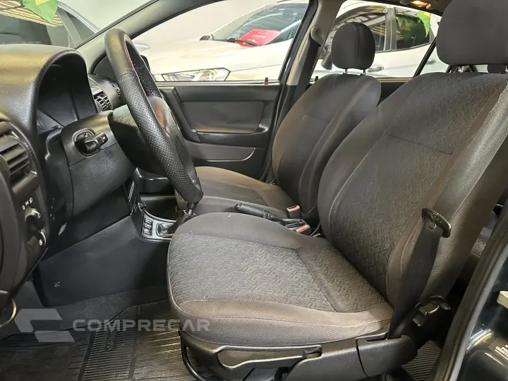 ASTRA 2.0 MPFI Advantage Sedan 8V