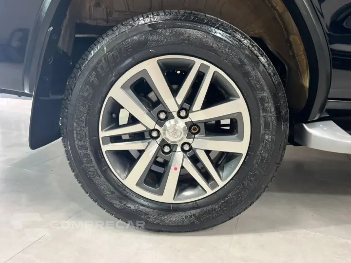 Hilux SW4 2.8 16V 4P SRX 4X4 7 LUGARES TURBO DIESEL AUTOMÁTI