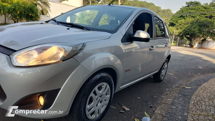 FIESTA 1.6 MPI Class Hatch 8V