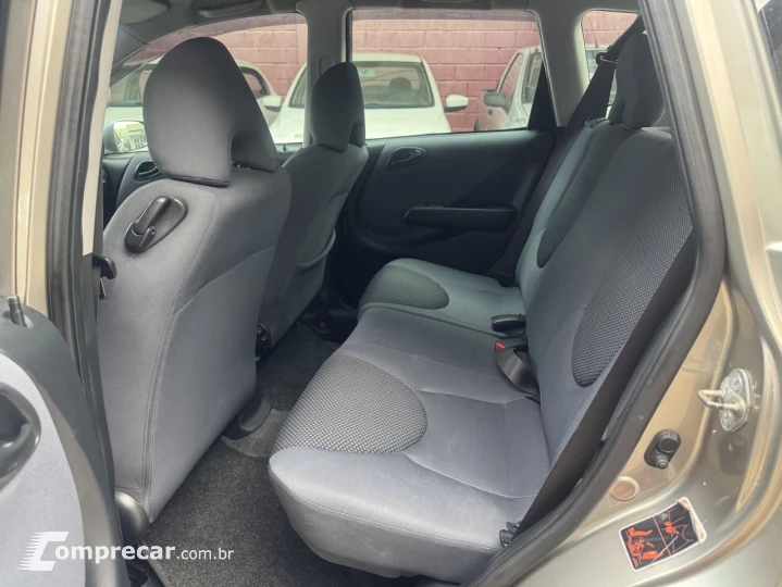 Fit 1.4 16V 4P LX FLEX
