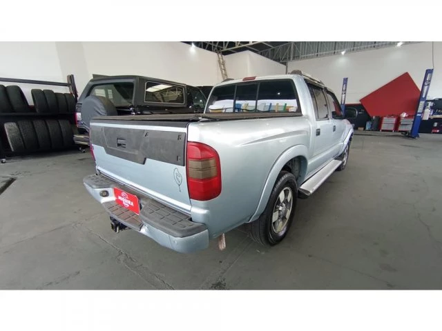 S10 - 2.4 MPFI EXECUTIVE 4X2 CD 8V 4P MANUAL