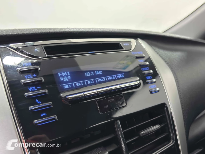YARIS 1.5 16V FLEX SEDAN XL LIVE MULTIDRIVE