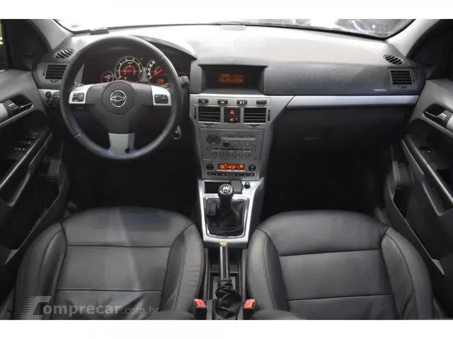 VECTRA SEDAN - 2.0 MPFI ELEGANCE 8V 4P MANUAL