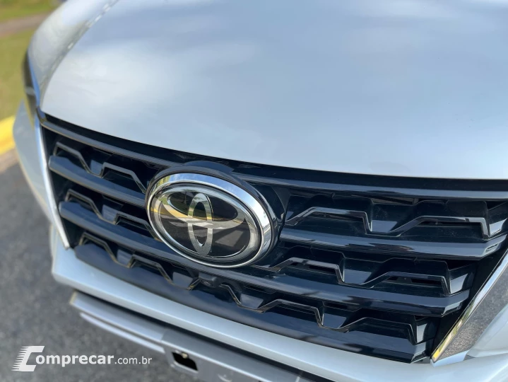 HILUX SW4 2.8 D-4D TURBO DIESEL SRX 4X4 AUTOMÁTICO