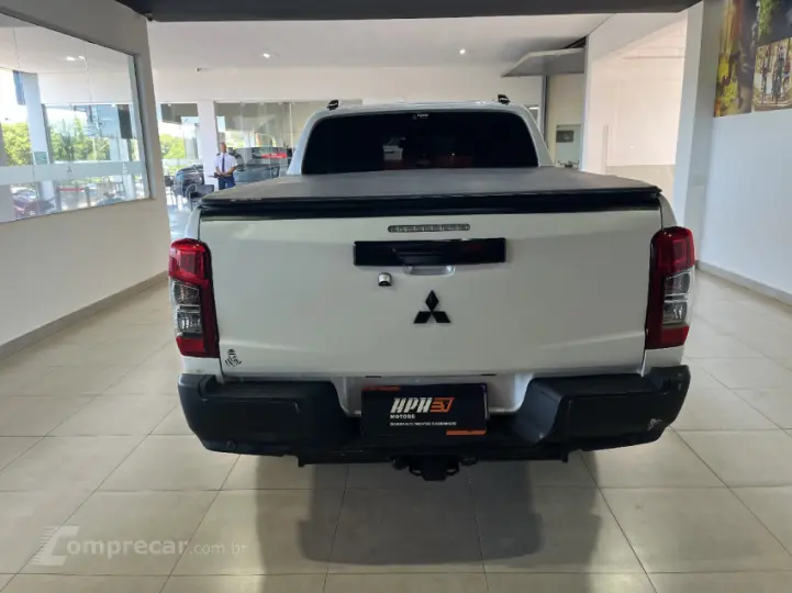 L200 TRITON 2.4 16V Turbo Sport Hpe-s CD 4X4