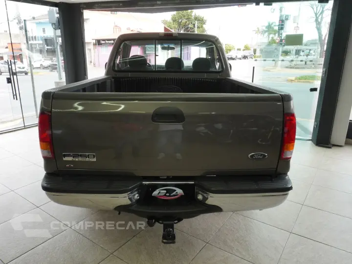 F-250 4.2 XLT 4X2 CS TURBO DIESEL 2P MANUAL
