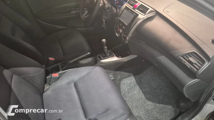 CITY 1.5 DX Sedan 16V