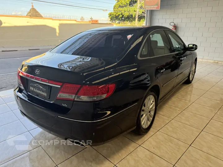 AZERA 3.3 MPFI GLS Sedan V6 24V