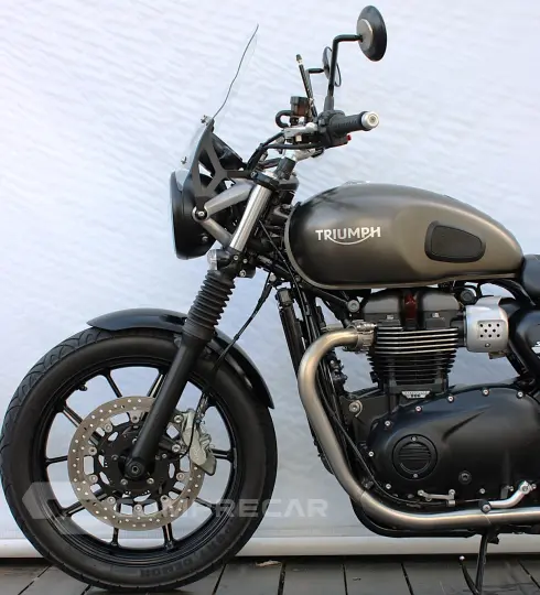 TRIUMPH STREET TWIN