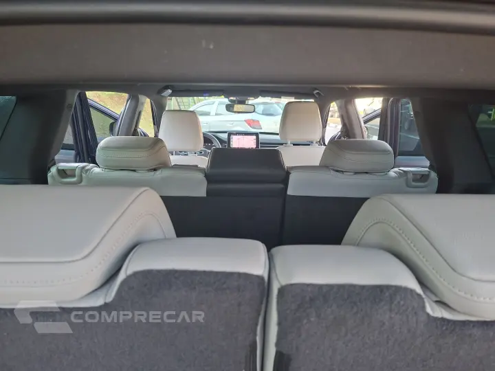 COMMANDER 1.3 T270 Turbo Limited