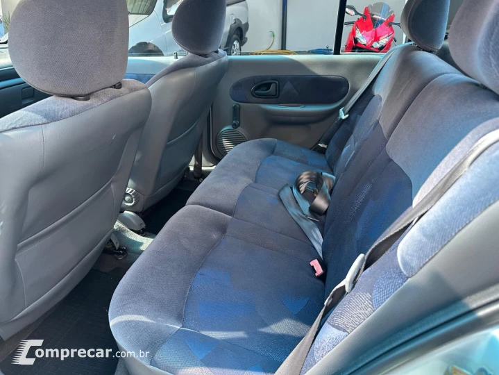 Clio Sedan 1.0 16V 4P RT