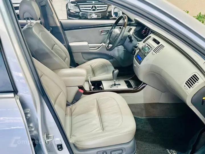 AZERA 3.3 MPFI GLS Sedan V6 24V