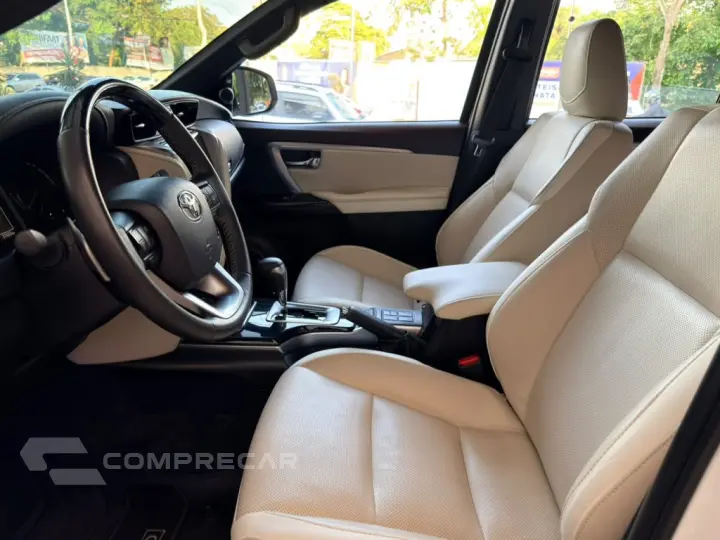 HILUX SW4 2.8 D-4D TURBO DIESEL DIAMOND 7L 4X4 AUTOMÁTICO