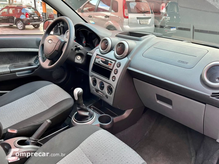 FIESTA 1.6 MPI Sedan 8V
