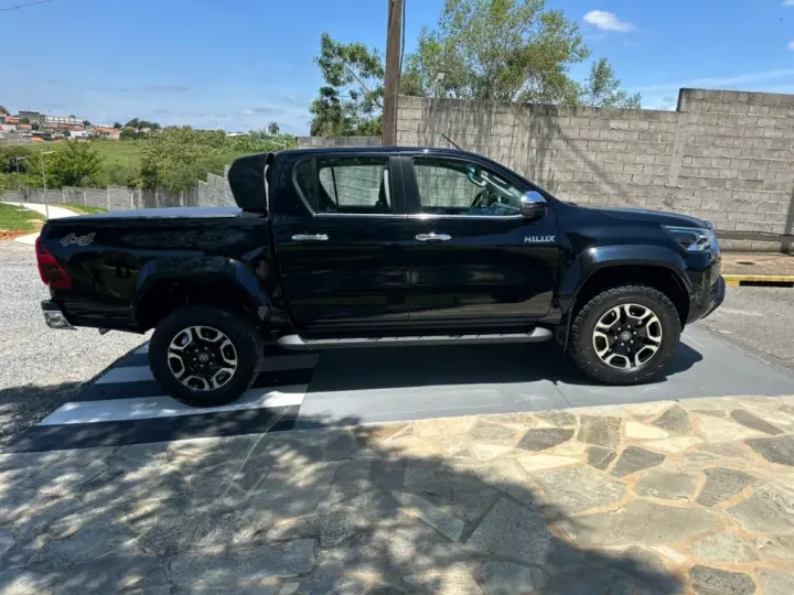 HILUX 2.8 D-4D TURBO DIESEL CD SRX PLUS 4X4 AUTOMÁTICO