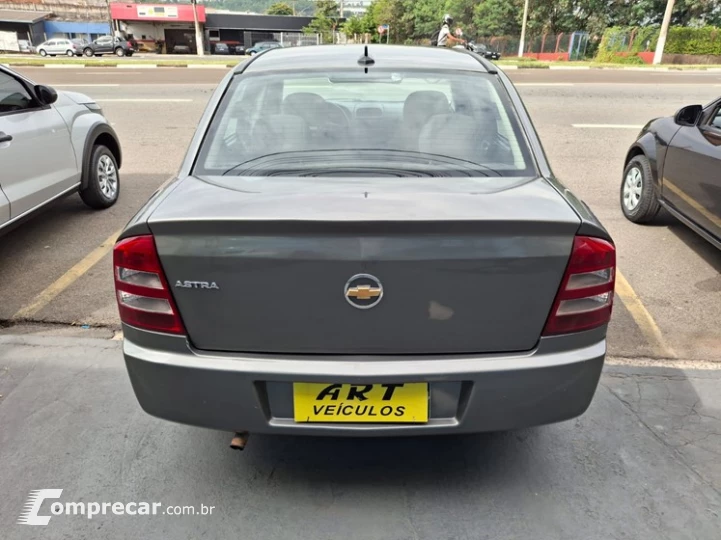 ASTRA 1.8 MPFI Comfort Sedan 8V