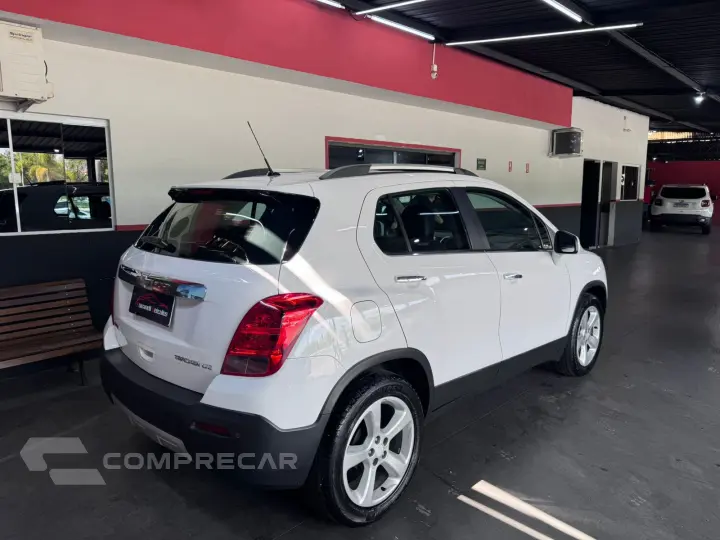 Tracker 1.8 LTZ com teto solar