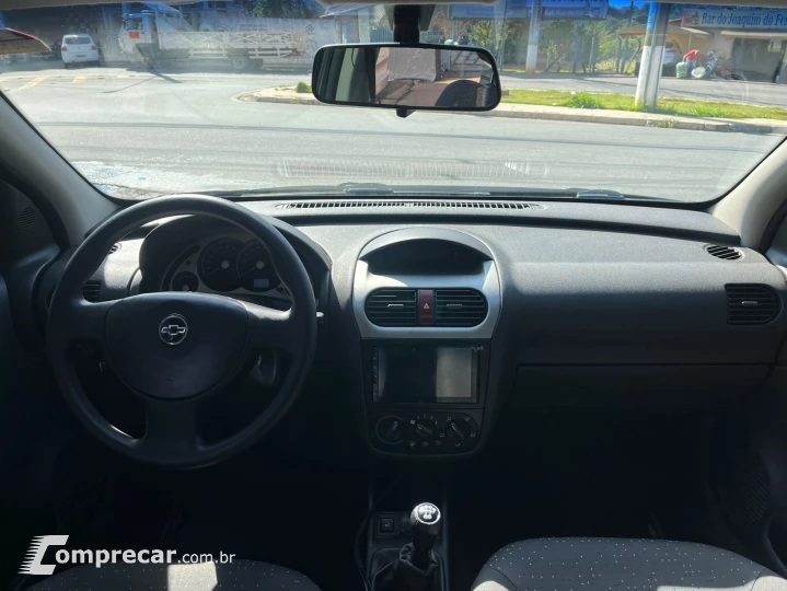 CORSA 1.4 MPFI Premium Sedan 8V