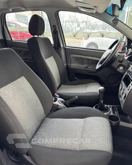 FIESTA 1.6 MPI Class Sedan 8V