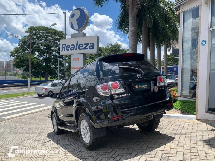 Hilux SW4 SR 4x2 2.7/ 2.7 Flex 16V Aut.
