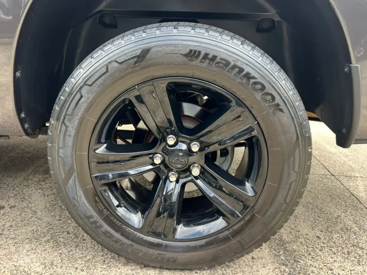 CLASSIC 5.7 V8 Laramie CD 4X4