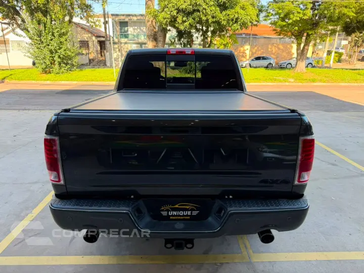 Classic 5.7 V8 Gasolina Laramie Night Edition Cd 4X4 Automát
