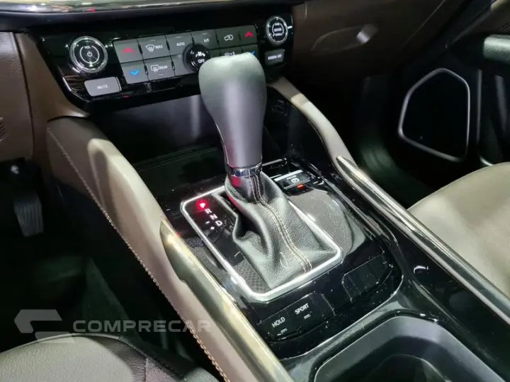 COMMANDER OVERLAND T270 1.3 TB FLEX AUT