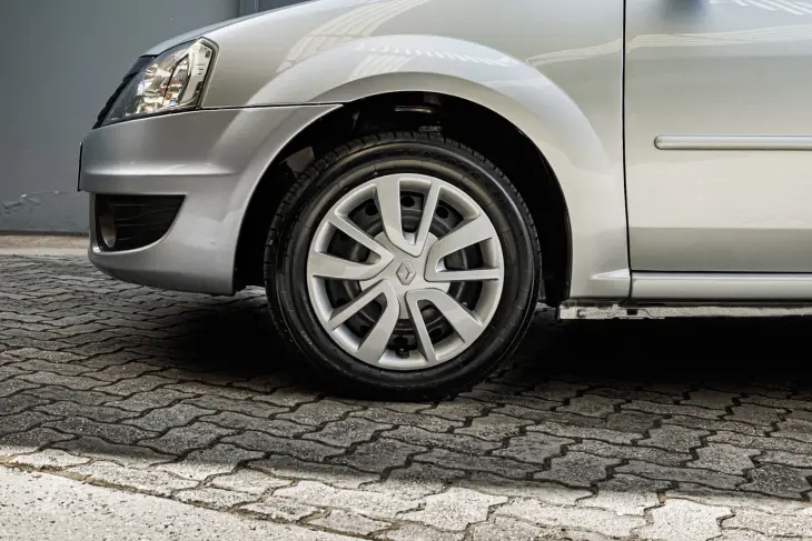 LOGAN 1.6 Expression 8V