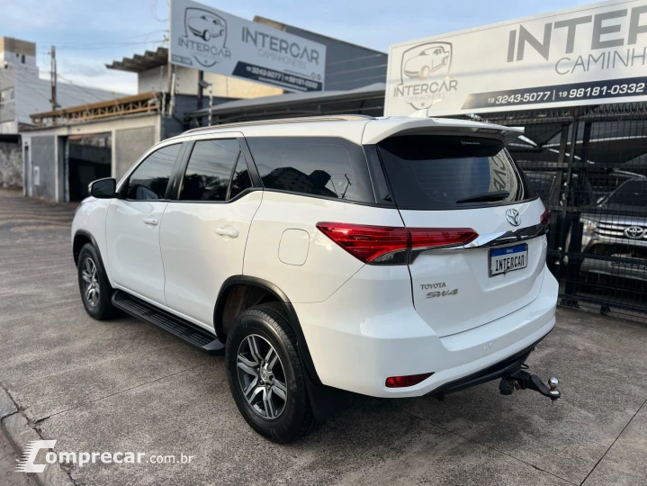 HILUX SW4 2.7 SR 7 Lugares 4X2 16V