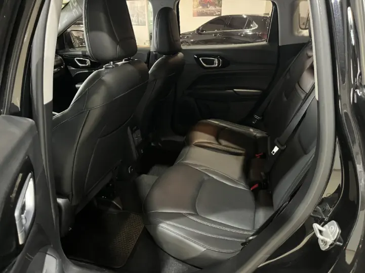 COMMANDER 1.3 T270 Turbo Limited