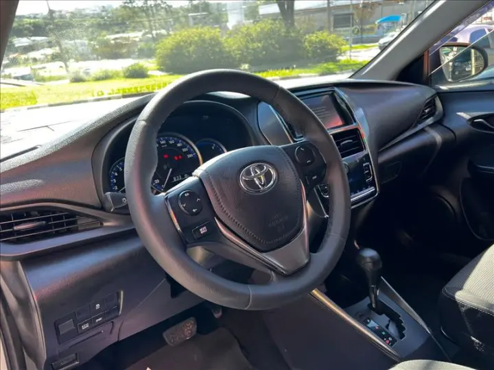 YARIS 1.5 16V Sedan XL