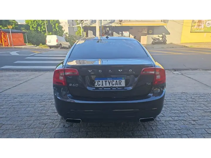 S60 2.0 T4 MOMENTUM GASOLINA 4P AUTOMÁTICO