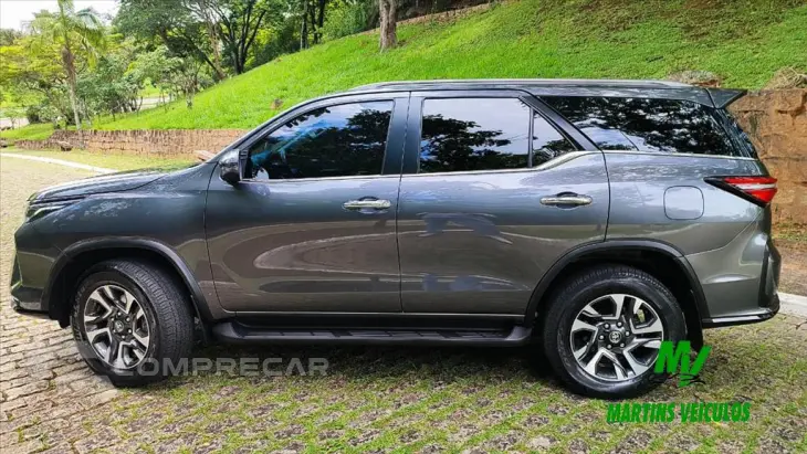 HILUX SW4 2.8 D-4D TURBO DIESEL SRX 4X4 AUTOMÁTICO